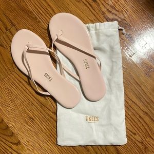 Brand new Tkees Sandals